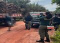 Polícia ambiental fecha carvoaria e apreende caminhão carregado com madeira ilegal em José de Freitas