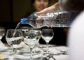 Lei que garante água gratuita em bares, restaurantes e shoppings está em vigor no Piauí