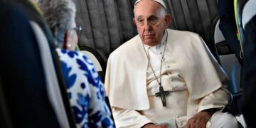 Papa Francisco apresenta melhora e descansou bem durante a noite, diz Vaticano