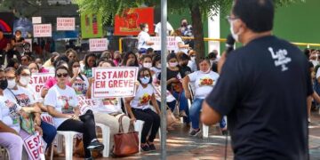 Professores fazem assembleia e decidem manter greve por tempo indeterminado em Teresina