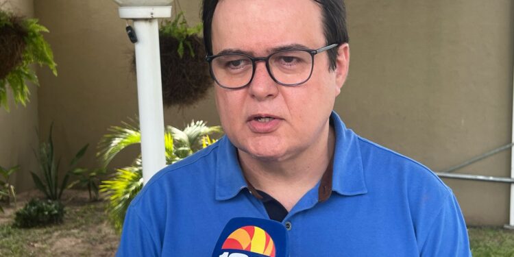 Dr Dinan Freitas se despede de ex-deputado Leal Júnior