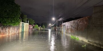 Chuva intensa de 170 mm causa alagamentos em Parnaíba
