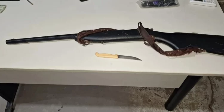 Homem é conduzido após tentar esfaquear e atirar contra irmã no interior do Piauí