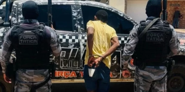 Homem procurado por homicídio é preso em Picos enquanto estava com uma criança