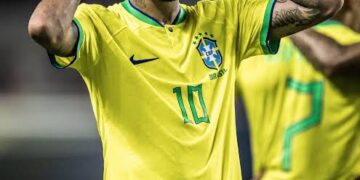 Neymar volta a ser convocado para a Seleção Brasileira