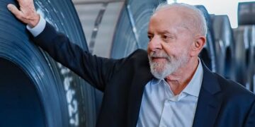 Lula assina projeto da isenção do Imposto de Renda para quem ganha até R$ 5 mil