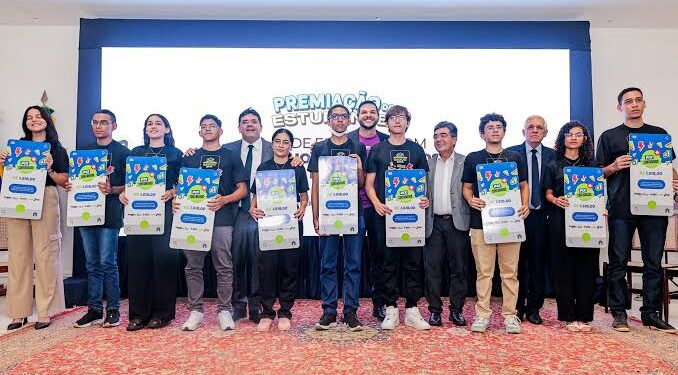 Governo do Piauí concede bolsa de um salário mínimo a 50 estudantes com melhor desempenho no Enem