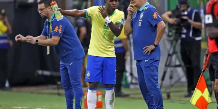 Vini Jr marca no fim, Brasil vence Colômbia e se recupera nas Eliminatórias