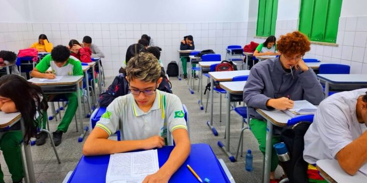 Mais 160 escolas passam a ser em tempo integral e governo universaliza no Piauí