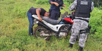 Polícia Militar com apoio da Guarda Municipal prende dupla e recupera moto roubada em José de Freitas