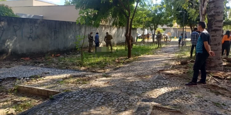 Adolescente de 17 anos é morto em praça perto de delegacia em Teresina