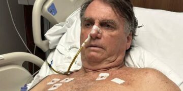 Bolsonaro apresenta “piora clínica” e segue na UTI em Brasília, diz equipe médica