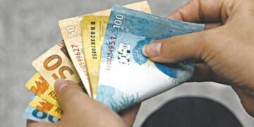 Aposentados e pensionistas do INSS já podem consultar antecipação do 13º salário