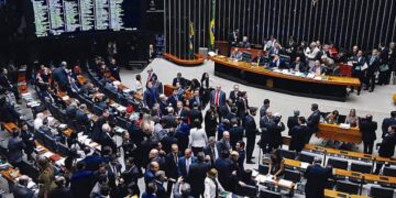 Saiba quem são os deputados piauienses que mais faltaram no Congresso em 2025