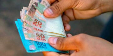 Governo Lula projeta salário mínimo de R$ 1.627 para 2026