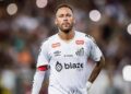 Neymar se machuca novamente em vitória do Santos contra Atlético-MG e desencanto no Brasileirão