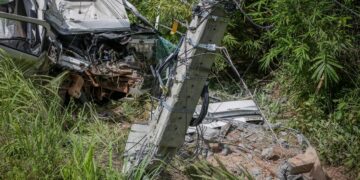 Motorista fica ferido após perder o controle de caminhão na PI-113 entre José de Freitas e Teresina