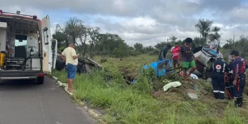 Motorista morre após caminhão tombar e carga esmagar cabine em Campo Maior