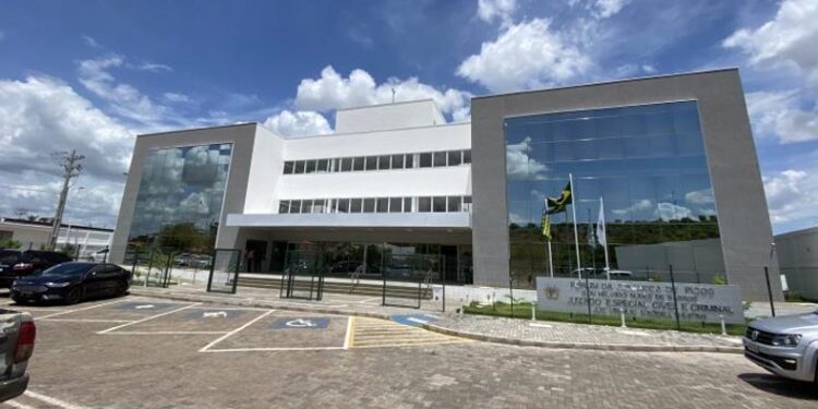 Homem é solto após passar quase um ano preso por erro judicial no Piauí