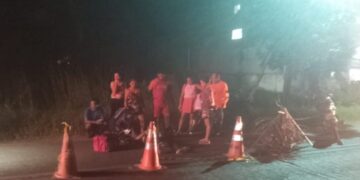 Grave acidente entre motocicletas deixa dois homens inconscientes no centro de José de Freitas