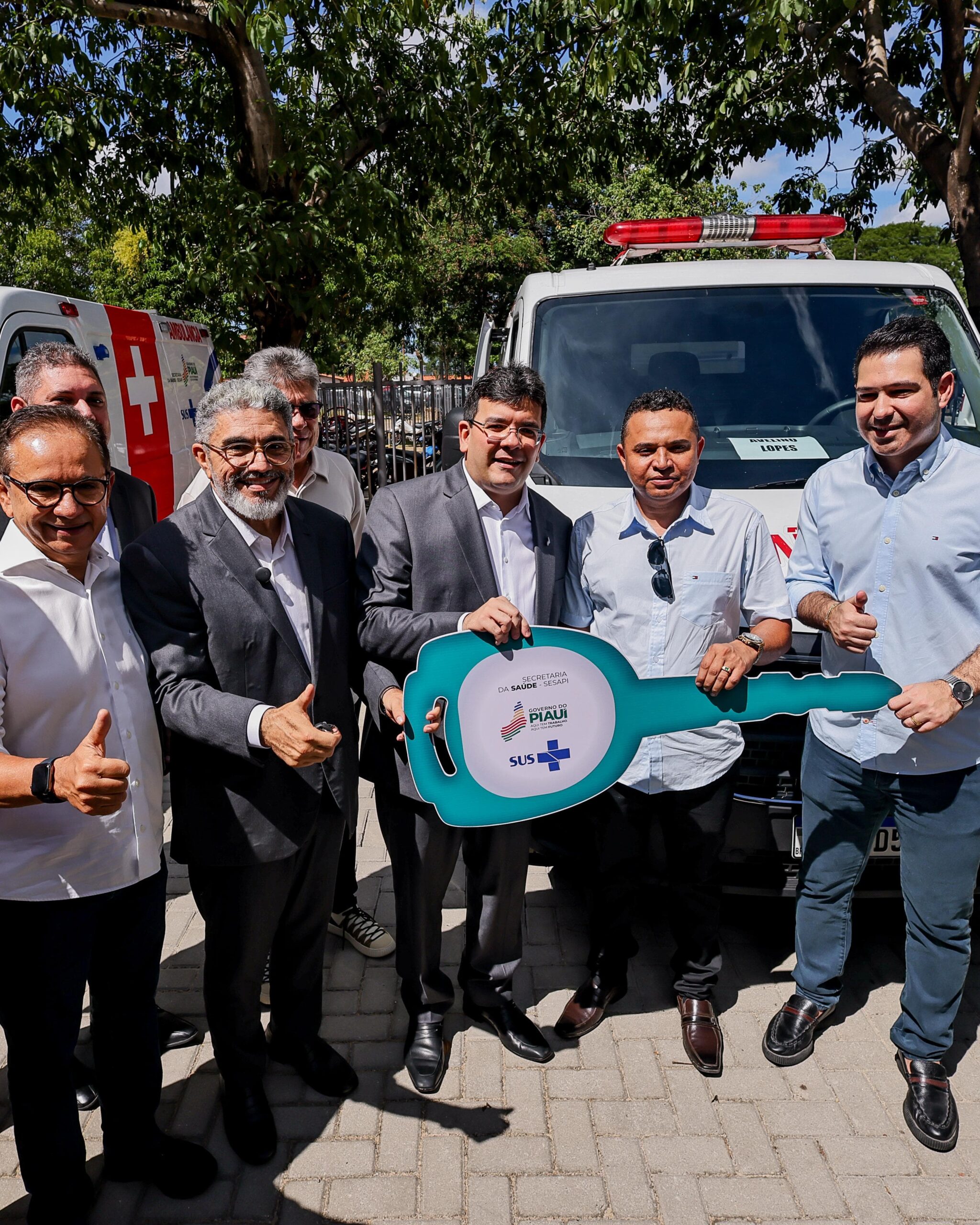 Rafael Fonteles entrega nove ambulâncias de suporte avançado para hospitais do interior do Piauí