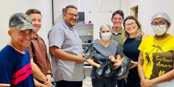 População sofre com sistema de saúde precário enquanto Secretaria faz vídeo entregando botas no hospital, diz vereador