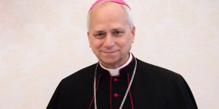 Cardeal Robert Prevost é anunciado como novo papa da Igreja Católica