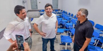 Rafael Fonteles entrega mais um bloco de salas de aula na Uespi