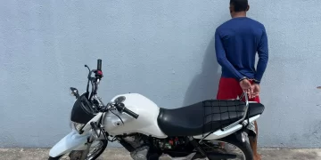 Homem é preso após “dar grau” e desacatar policiais em Água Branca