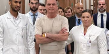 Bolsonaro recebe alta após 22 dias internado e deixa hospital em Brasília