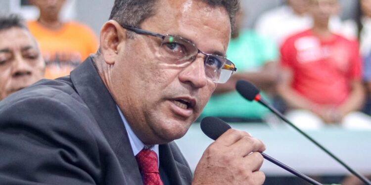 Zé Roberto (PT) assume cadeira na Câmara Municipal durante licença da vereadora Sara Thais