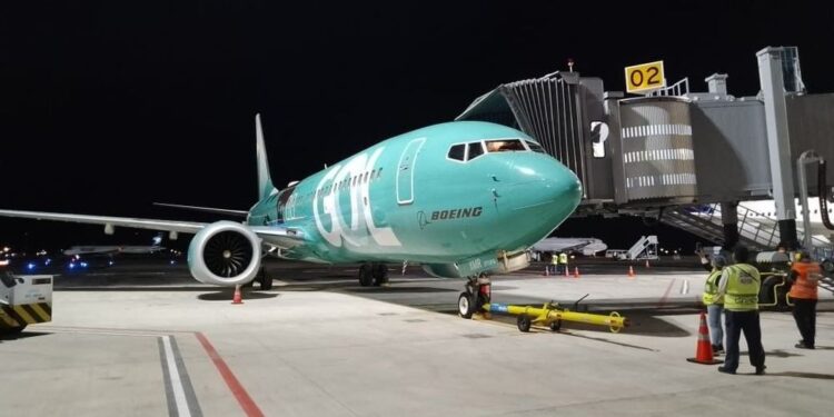 Aeroporto de Teresina realiza manutenção emergencial na pista