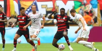 Flamengo comete erros defensivos, perde para o Bayern de Munique e é eliminado do Mundial de Clubes