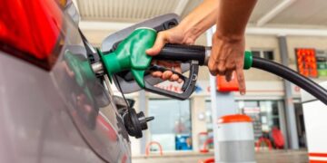 Petrobras reduz preço da gasolina nas distribuidoras a partir desta terça (3)