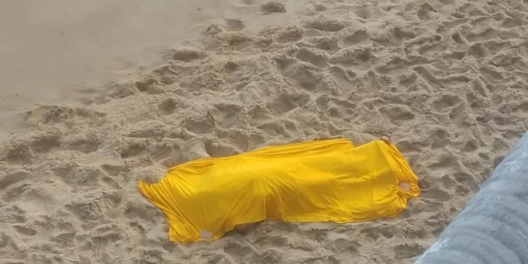 Jovem de 26 anos morre afogada na praia da Pedra do Sal, em Parnaíba