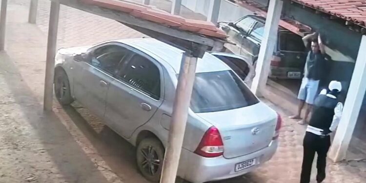 Criminosos invadem casa de empresário e roubam R$ 5 mil em Sigefredo Pacheco