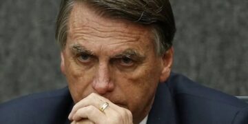 Bolsonaro é alvo de operação da Polícia Federal e deve usar tornozeleira eletrônica