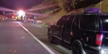 Homem morre após ser atingido por caminhão enquanto abastecia carro em São Paulo