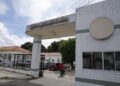 Paciente sobe no telhado do Hospital Areolino de Abreu durante surto