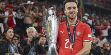Diogo Jota, atacante do Liverpool, morre em acidente de carro