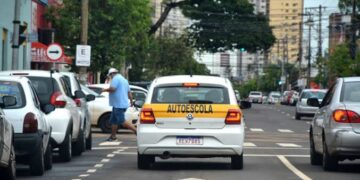 Governo Federal estuda fim da obrigatoriedade de autoescolas para tirar CNH