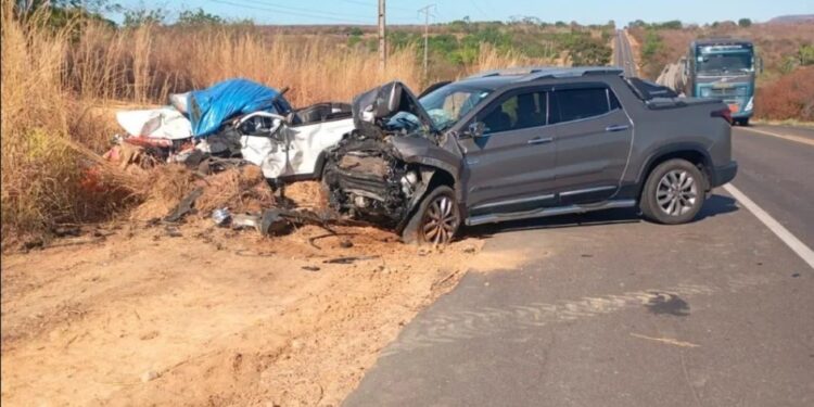 Colisão deixa dois mortos na BR-135, entre Cristino Castro e Alvorada do Gurguéia
