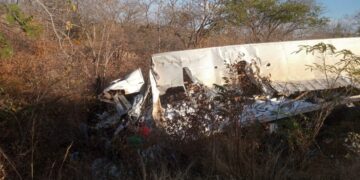 Grave colisão entre três carretas e caminhonete deixa motorista morto em Gilbués