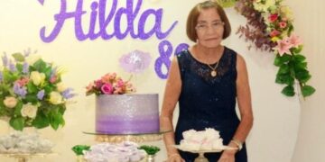 Idosa morre atropelada por ônibus após varrer calçada de casa em Picos