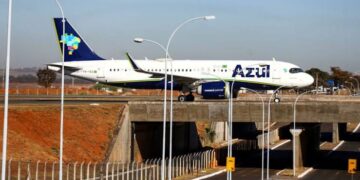 Voo da Azul faz pouso de emergência em Brasília após ameaça de bomba