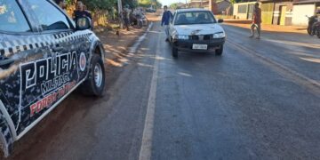 Motorista embriagado atropela estudante e é preso com comparsa armado em Corrente