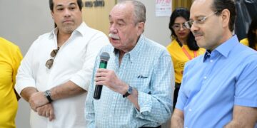 Ex-governador Freitas Neto participa da inauguração da nova loja do Armazém Paraíba em José de Freitas