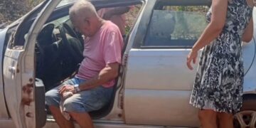 Casal fica ferido após carro cair em riacho na zona rural de José de Freitas