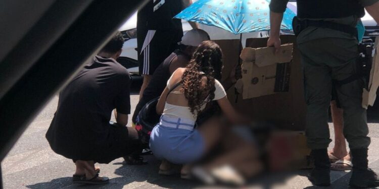 Mulher é atropelada ao atravessar rua com criança no colo em Teresina