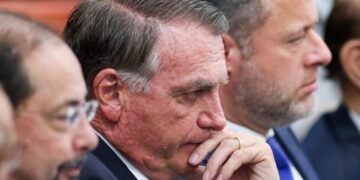 Após exames, Bolsonaro é diagnosticado com anemia e pneumonia residual